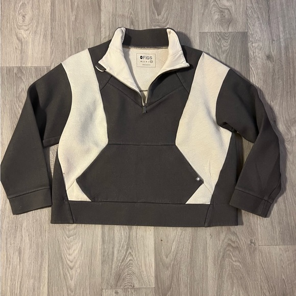 Figs Tops - Figs Quarter Zip Cropped Pullover! Size XL! Grey & white!
